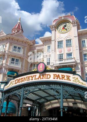 Parigi, Francia - agosto 27 2006: Ingresso al Disneyland Park Paris Foto Stock