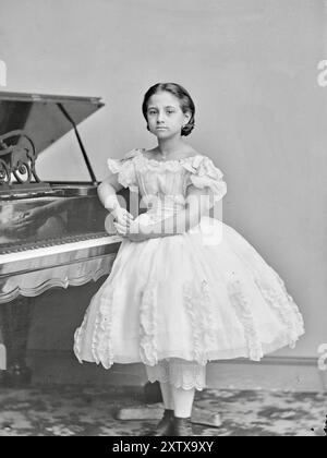 Teresa Carreno (1853-1917) all'età di 8 anni con pianoforte - Mathew Brady Studio (attribuito) - 1861 Foto Stock