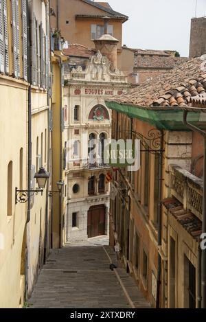 Vicolo nella città vecchia, Grasse, dipartimento Alpes-Maritimes, Francia, Europa Foto Stock