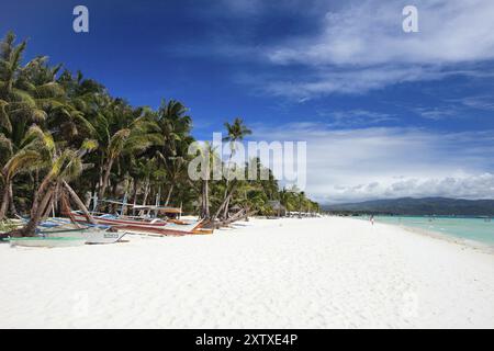 Spiaggia con ombrellone e sdraio, Boracay, Filippine, Boracay, Filippine, Asia Foto Stock