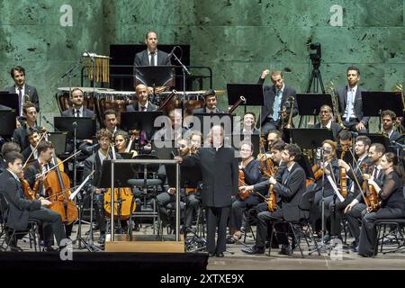 Daniel Barenboim, direttore della West-Eastern Divan Orchestra dal vivo al Berlin Waldbuehne il 09/08/2024 Foto Stock