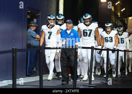 15 agosto 2024; Foxborough, ma, Stati Uniti; i Philadelphia Eagles batterono il campo prima della gara di pre-stagione tra i Philadelphia Eagles e i New England Patriots a Foxborough, Massachusetts. Anthony Nesmith/CSM Foto Stock