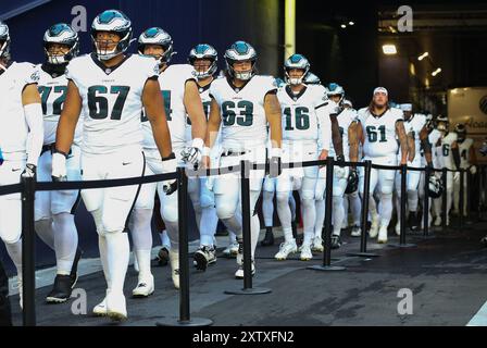 15 agosto 2024; Foxborough, ma, Stati Uniti; i Philadelphia Eagles batterono il campo prima della gara di pre-stagione tra i Philadelphia Eagles e i New England Patriots a Foxborough, Massachusetts. Anthony Nesmith/CSM Foto Stock