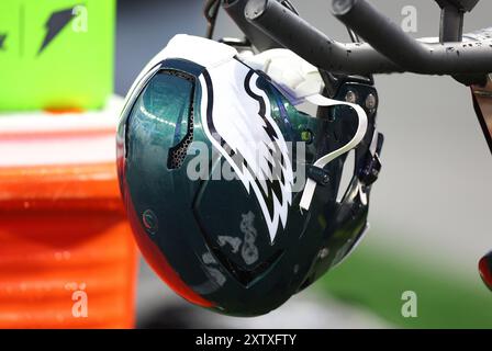 15 agosto 2024; Foxborough, ma, Stati Uniti; vista generale di un casco dei Philadelphia Eagles durante la gara di pre-stagione tra i Philadelphia Eagles e i New England Patriots a Foxborough, Massachusetts. Anthony Nesmith/CSM Foto Stock