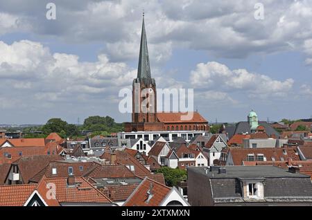 Europa, Germania, regione metropolitana di Amburgo, bassa Sassonia, Distretto di Stade, Buxtehude, città vecchia dall'alto, Chiesa di San Pietro, Europa Foto Stock