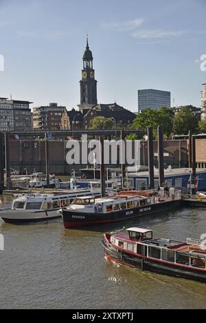 Europa, Germania, città anseatica di Amburgo, porto interno, varo, veduta di Michel, St. Michaelis, Europa Foto Stock