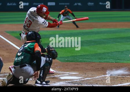 Città del Messico, Ciudad de Mexico, Messico. 15 agosto 2024. Franklin Barreto n. 43 di Diablos Rojos in battuta durante gara 1 del secondo turno dei playoff 2024 della Mexican Baseball League (LMB) tra Leones de YucatÃ¡n e Diablos Rojos del México, allo stadio Alfredo Harp HelÃº. Diablos Rojos sconfisse Leones 6-2, Diablos Rojos guidò theÂ la serie 1-0. Il 15 agosto 2024 a città del Messico, Messico. (Credit Image: © Carlos Santiago/eyepix via ZUMA Press Wire) SOLO PER USO EDITORIALE! Non per USO commerciale! Foto Stock