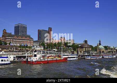 Europa, Germania, Amburgo, St. Pauli, Vista sull'Elba, St. Pauli Landungsbruecken e skyline dall'acqua, Amburgo, Amburgo, Repubblica Federale o Foto Stock