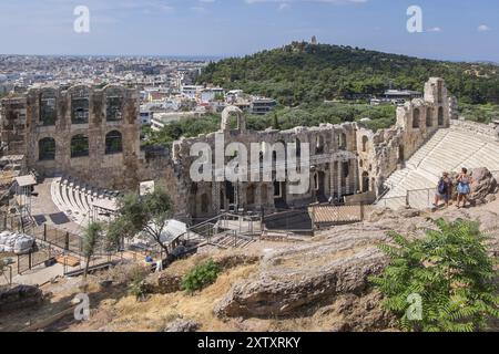 Vista dall'Acropoli all'Odeon di Erode Attico e Atene, Grecia, Europa Foto Stock