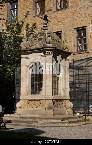 (Â © Sylvio Dittrich +49 1772156417) Merseburg Rabenbrunnen al castello il castello di Merseburg è un castello in stile rinascimentale nella città di Merseburg in sa Foto Stock