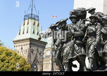 Ottawa, Canada, 8 agosto 2008: National War Memorial progettato da Vernon March e svelato da re Giorgio vi nel 1939. Il monumento è composto da 23 Foto Stock