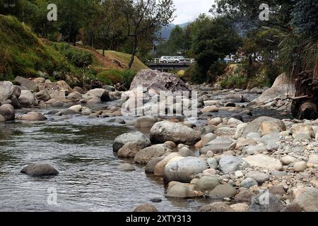 TOMEBAMBA BACINO IDROGRAFICO A BASSA PORTATA Cuenca, Ecuador 16 agosto, 2024 i flussi del fiume Tomebamba sono a 0,93 m3 di livello d'acqua basso il più basso Yanuncay e Tarqui e Machangara a basso livello d'acqua ETAPA EP monitora costantemente l'evoluzione dei flussi dei fiumi della città il flusso del fiume Tomebamba è al di sotto del basso livello d'acqua, contando oggi 35 giorni di siccità idrologica foto Boris Romoleroux API SOI CUENCA RIOTOMEBAMBACAUDALBAJO 941ac5f13efb578ac4df0f5202e24984 Copyright: xBORISxROMOLEROUXx Foto Stock