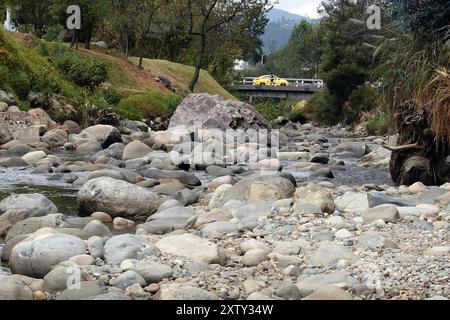 TOMEBAMBA BACINO IDROGRAFICO A BASSA PORTATA Cuenca, Ecuador 16 agosto, 2024 i flussi del fiume Tomebamba sono a 0,93 m3 di livello d'acqua basso il più basso Yanuncay e Tarqui e Machangara a basso livello d'acqua ETAPA EP monitora costantemente l'evoluzione dei flussi dei fiumi della città il flusso del fiume Tomebamba è al di sotto del basso livello d'acqua, contando 35 giorni di siccità idrologica foto Boris Romoleroux API SOI CUENCA RIOTOMEBAMBACAUDALBAJO fd2a69e22b7b5448091a4e1e759a56DC Copyright: xBORISxROMOLEROUXx Foto Stock