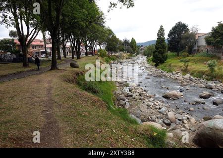 TOMEBAMBA BACINO IDROGRAFICO A BASSA PORTATA Cuenca, Ecuador 16 agosto, 2024 i flussi del fiume Tomebamba sono a 0,93 m3 di livello d'acqua basso il più basso Yanuncay e Tarqui e Machangara a basso livello d'acqua ETAPA EP monitora costantemente l'evoluzione dei flussi dei fiumi della città il flusso del fiume Tomebamba è al di sotto del basso livello d'acqua, contando fino ad oggi 35 giorni di siccità idrologica foto Boris Romoleroux API SOI CUENCA RIOTOMEBAMBACAUDALBAJO 113c8e412516309742b9e8011f77a2fb Copyright: xBORISxROMOLEROUXx Foto Stock