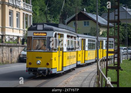 Historische Straßenbahn durch den Nationalpark Sächsische Schweiz Foto Stock