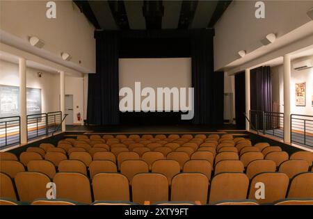 Centro storico del nord-est degli affari cinematografici nel teatro Alamo di Bucksport, Maine Foto Stock