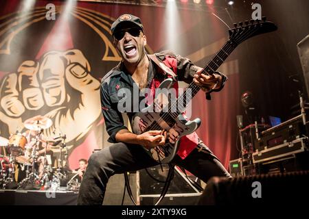 Tom Morello si esibisce dal vivo sul palco Foto Stock