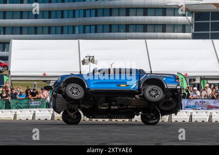 British Motor Show 2024, tenutosi a Farnborough, Hampshire, Inghilterra, Regno Unito, dal 15 al 18 agosto 2024. Giorno 2 dell'evento annuale. Guida acrobatica di Paul Swift Foto Stock