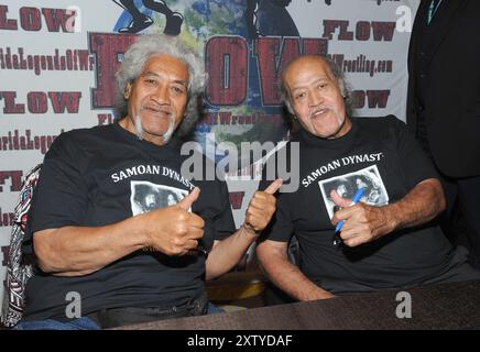 Orlando, Florida, Stati Uniti. 31 marzo 2024. Sika Anoa'i e Afa'i al WrestleCon dell'Hyatt Hotel di Orlando, Florida, durante il weekend di WrestleMania a Orlando, Florida. 31 marzo 2017. Crediti: George Napolitano/Media Punch/Alamy Live News Foto Stock