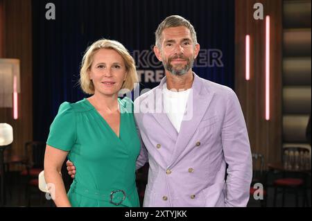 Die Moderatoren Susan Link und Micky Beisenherz der WDR Talkshow Kölner Treff *** i presentatori Susan Link e Micky Beisenherz del talk show WDR Kölner Treff Foto Stock