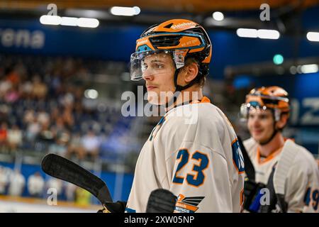 Linz, Austria. 16 agosto 2024. LINZ, AUSTRIA - 16 AGOSTO: Patrick Soellinger (BWL) im Vorbereitungsspiel zwischen Black Wings Linz V EC Kassel Huskies a Eishalle Linz am 16 agosto 2024 a Linz, Austria.240816 SEPA 20 063 - 20240816 PD7532 crediti: APA-PictureDesk/Alamy Live News Foto Stock