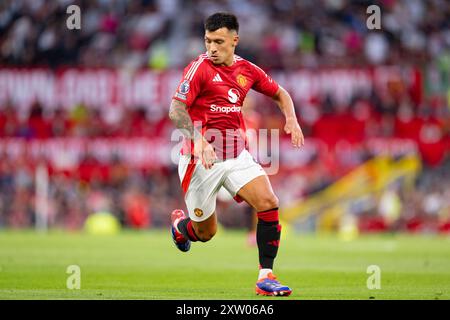 Manchester, Regno Unito. 16 agosto 2024. Manchester, Inghilterra, 16 agosto 2024: MANCHESTER, INGHILTERRA - 16 AGOSTO: Lisandro Martínez del Manchester United in azione durante la partita di Premier League Matchweek 1 tra Manchester United e Fulham FC all'Old Trafford il 16 agosto 2024 a Manchester, Inghilterra. (Foto di Richard Callis/SPP) (Richard Callis/SPP) credito: SPP Sport Press Photo. /Alamy Live News Foto Stock