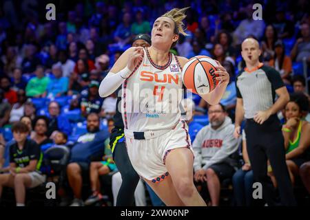 Arlington, Texas, Stati Uniti. 16 agosto 2024. La guardia del sole del Connecticut MARINA MABAREY (4) sfreccia lungo la linea di base durante una partita WNBA tra il Connecticut Sun e i Dallas Wings al College Park Center. Il Sun ha vinto 109-91. (Immagine di credito: © Mark Fann/ZUMA Press Wire) SOLO PER USO EDITORIALE! Non per USO commerciale! Crediti: ZUMA Press, Inc./Alamy Live News Foto Stock