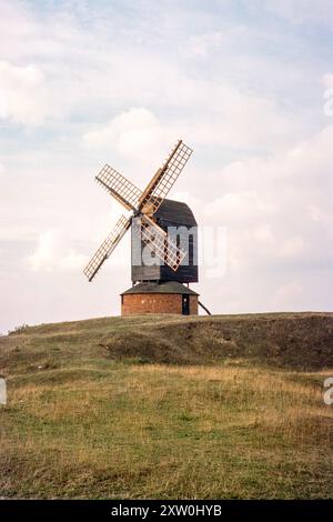 Mulino a vento Postmill costruito negli anni '1680, mulino a vento Brill, Brill, Buckinghamshire, Inghilterra, Regno Unito 1975 Foto Stock