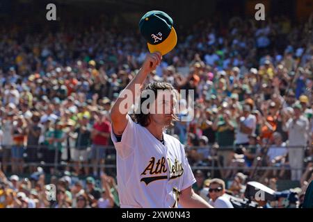 Oakland, Stati Uniti. 10 aprile 2019. Il lanciatore degli Oakland Athletics Barry Zito (75) gli ha dato la manetta nel terzo inning contro i San Francisco Giants il 26 settembre 2015 a Oakland, California. (Foto di Jose Carlos Fajardo/Bay area News Group/TNS/Sipa USA) credito: SIPA USA/Alamy Live News Foto Stock