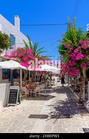 Isola greca di strade bianche nella città di Antiparos, Antiparos, Cicladi, Grecia Foto Stock