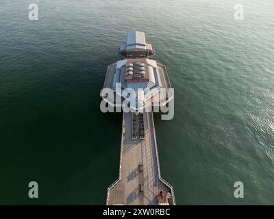 Cromer Pier da un batterista, Cromer, Norfolk, Regno Unito, 19 luglio 2024 Foto Stock