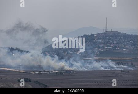 Marjayoun, Libano. 16 agosto 2024. Una vista della pianura vicino alla città libanese meridionale di KHIAM nel sud del Libano vicino al confine con Israele dopo i bombardamenti israeliani, tra gli scontri in corso tra IDF Hezbollah. (Foto di Vasily Krestyaninov/SOPA Image/Sipa USA) credito: SIPA USA/Alamy Live News Foto Stock