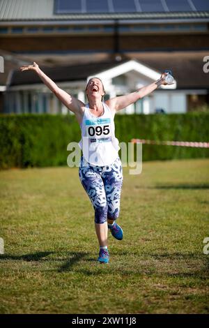 Charterhouse Club, Charterhouse School, Godalming. 17 agosto 2024. Charlie's Games ha preso il via questa mattina con una gara di 2.5k e 5K in un bel sole mattutino. Charlie's Games è un evento di raccolta fondi gestito dall'associazione benefica Charlie's Promise a Godalming nel Surrey. La promessa di Charlie è stata fatta in memoria di Charlie Cosser che è stato pugnalato fatalmente ad una festa a Warnham, nel West Sussex, nel luglio 2024. L'obiettivo principale dell'organizzazione è quello di educare i giovani nel Regno Unito sui pericoli del crimine con coltello dopo la tragica scomparsa di Charlie. Crediti: james jagger/Alamy Live News Foto Stock