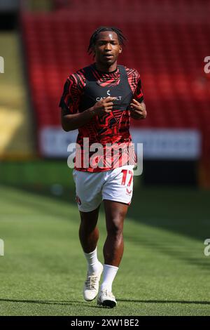 Londra, Regno Unito. 17 agosto 2024. Tayo Edun (17) del Charlton Athletic Warming Up davanti al Charlton Athletic FC vs Leyton Orient FC Sky bet EFL League 1 match al Valley, Londra, Inghilterra, Regno Unito il 17 agosto 2024 Credit: Every Second Media/Alamy Live News Foto Stock