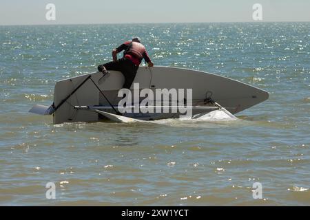 Regate di Dinghy a Hythe, Kent, Regno Unito. Foto Stock