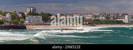 Santander, Spagna - 20 agosto 2022: Spiaggia di Sardinero a Santader, Spagna. Foto Stock