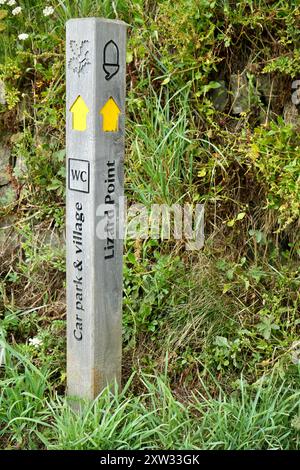Wooden Information sign on the South West Coastal Path. Foto Stock
