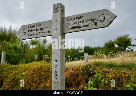 Wooden Information sign on the South West Coastal Path. Foto Stock