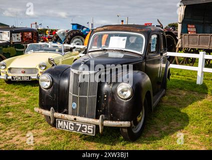 Stithians, Cornovaglia, Regno Unito. 17 agosto 2024. Grandi folle partecipano al Great Steam Engine Rally dell'Inghilterra occidentale, che si svolge fino a domani sera. È il più antico e più grande rally di motori a vapore in Cornovaglia, con oltre 100 mostre di vapore, un vecchio salone dei divertimenti, artigianato, stand commerciali, auto d'epoca, veicoli, trattori e motociclette dell'esercito statunitense. Crediti: Keith Larby/Alamy Live News Foto Stock