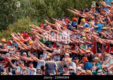 Spielberg, Austria. 17 agosto 2024. SPIELBERG, AUSTRIA - 17 AGOSTO: I fan del MotorGP durante la MotoGP d'Austria - Sprint - qualifiche al Red Bull Ring il 17 agosto 2024 a Spielberg, Austria.240817 SEPA 01 089 - 20240817 PD4322 credito: APA-PictureDesk/Alamy Live News Foto Stock