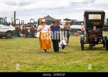 Stithians, Cornovaglia, Regno Unito. 17 agosto 2024. Grandi folle partecipano al Great Steam Engine Rally dell'Inghilterra occidentale, che si svolge fino a domani sera. È il più antico e più grande rally di motori a vapore in Cornovaglia, con oltre 100 mostre di vapore, un vecchio salone dei divertimenti, artigianato, stand commerciali, auto d'epoca, veicoli, trattori e motociclette dell'esercito statunitense. Crediti: Keith Larby/Alamy Live News Foto Stock