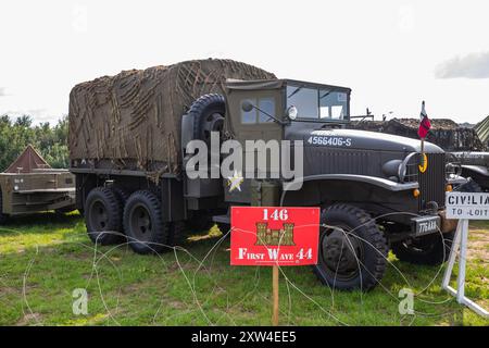 Stithians, Cornovaglia, Regno Unito. 17 agosto 2024. Grandi folle partecipano al Great Steam Engine Rally dell'Inghilterra occidentale, che si svolge fino a domani sera. È il più antico e più grande rally di motori a vapore in Cornovaglia, con oltre 100 mostre di vapore, un vecchio salone dei divertimenti, artigianato, stand commerciali, auto d'epoca, veicoli, trattori e motociclette dell'esercito statunitense. Crediti: Keith Larby/Alamy Live News Foto Stock