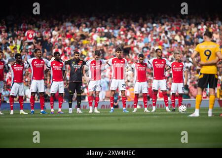 Emirates Stadium, Londra, Regno Unito. 17 agosto 2024. Premier League Football, Arsenal contro Wolverhampton Wanderers; Un minuto di silenzio viene osservato in memoria dell'ex giocatore dell'Arsenal Kevin Campbell morto all'inizio di quest'anno Credit: Action Plus Sports/Alamy Live News Foto Stock