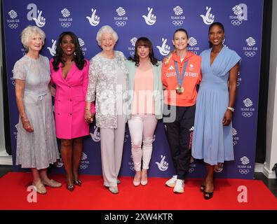 (Sinistra-destra) Anita Lonsbrough, Tessa Sanderson, Lady Mary Peters, Beth Tweddle, Bryony Page, e Denise Lewis durante il Team GB Homecoming della National Lottery all'AO Arena di Manchester. Data foto: Sabato 17 agosto 2024. Foto Stock