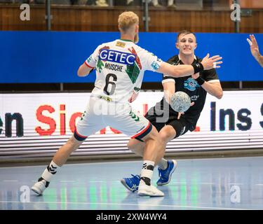 Musche, Matthias (SC Magdeburg, n. 6), Simone Mengon (ThSV Eisenach, n. 15) GER, ThSV Eisenach gegen SC Magdeburg, Handball, Diakin 1. Handballbundesliga Maenner, 2.Wartburg Cup, Spielzeit 2024/2025, Samstag, 17.08.2024, 18.30Uhr, Thueringen foto: Eibner-Pressefoto/Martin Herbst Foto Stock