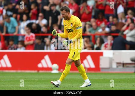 Neto di Bournemouth festeggia dopo che la sua squadra ha segnato un gol per raggiungere il 1-1 durante la partita di Premier League tra Nottingham Forest e Bournemouth al City Ground di Nottingham sabato 17 agosto 2024. (Foto: Jon Hobley | mi News) crediti: MI News & Sport /Alamy Live News Foto Stock