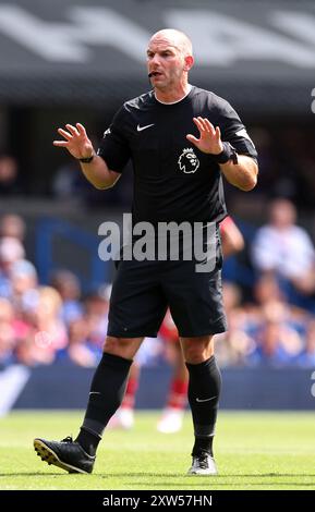 Ipswich, Regno Unito. 17 agosto 2024. L'arbitro Tim Robinson durante la partita di Premier League a Portman Road, Ipswich. Il credito per immagini dovrebbe essere: David Klein/Sportimage Credit: Sportimage Ltd/Alamy Live News Foto Stock