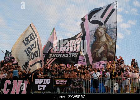 Tifosi del Palermo FC durante il campionato italiano di calcio di serie B tra Brescia calcio FC e Palermo FC a Mario Rigamonti sta Foto Stock