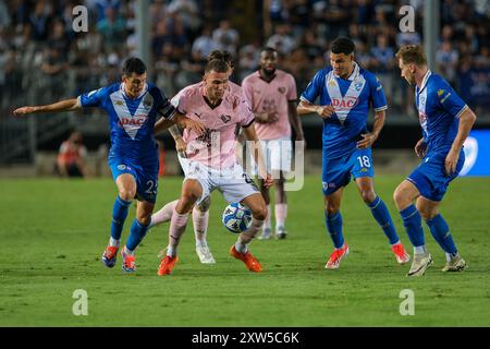 Dimitri Bisoli del Brescia calcio FC e Alexis Blindurante la partita di campionato italiano di calcio di serie B tra Brescia calcio FC e Palerm Foto Stock