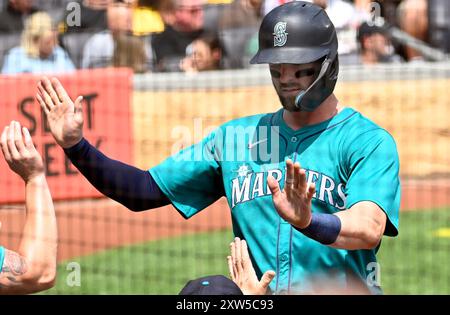 Pittsburgh, Stati Uniti. 17 agosto 2024. L'esterno dei Seattle Mariners Mitch Haniger (17) festeggia segnando nel secondo inning contro i Pittsburgh Pirates al PNC Park sabato 17 agosto 2024 a Pittsburgh. Foto di Archie Carpenter/UPI credito: UPI/Alamy Live News Foto Stock